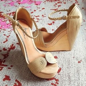 Marke & James Badgley Mischka Beige Wedge